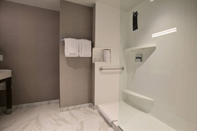 Hotel Courtyard By Marriott Montreal Brossard