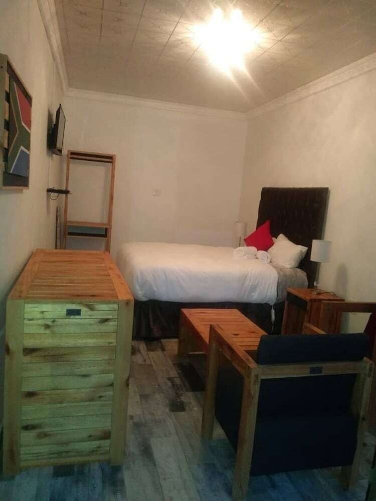 Hotel Lawu Le Ngwenya Guest House