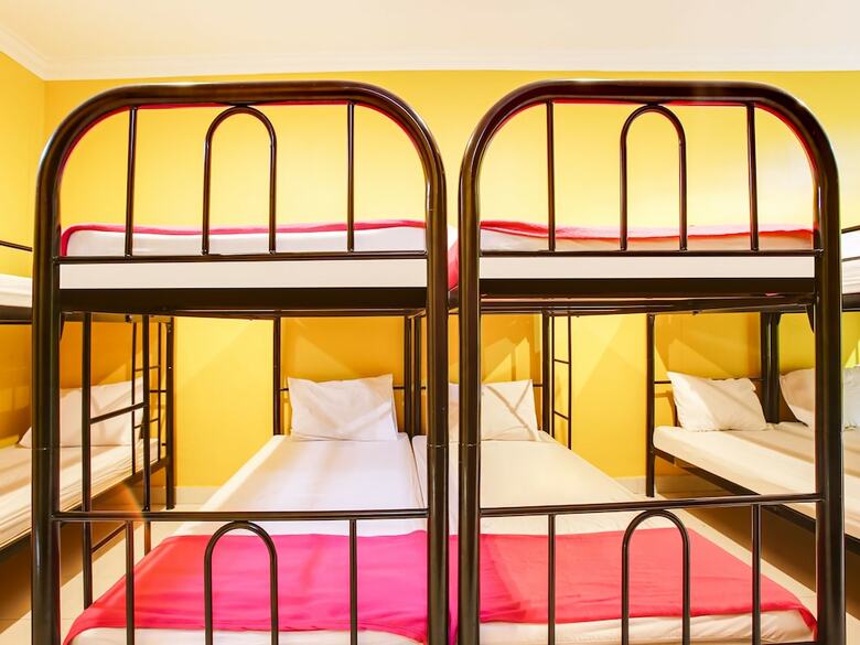 Hostal Spot On 89623 Nawawi's Backpackers - Hostel