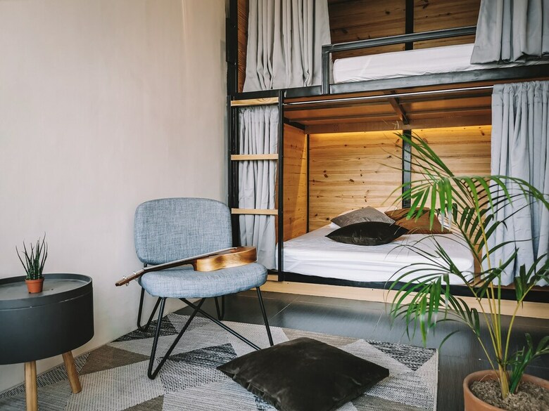 Hostal Murals Sleepbox Capsule Hostel - Adults Only