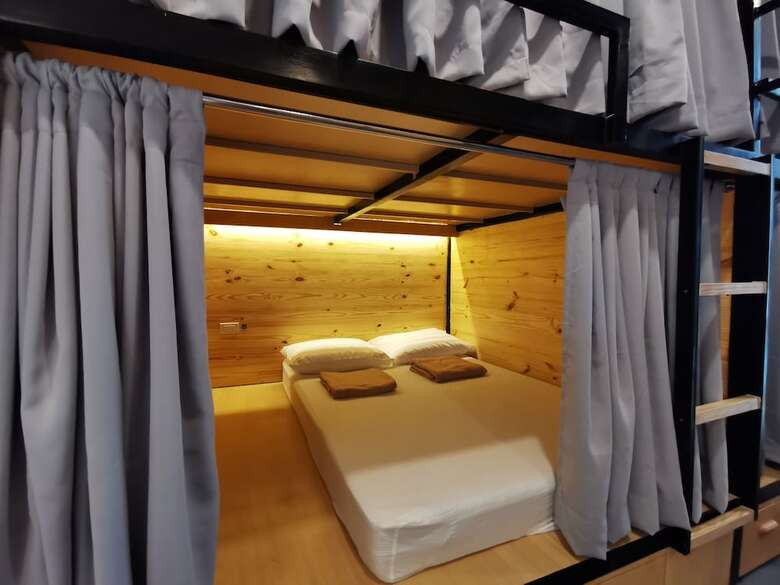 Hostal Murals Sleepbox Capsule Hostel - Adults Only