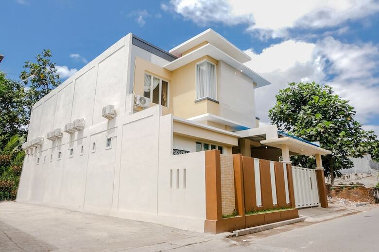 Hostal Oyo 1247 Antosa Family Residence