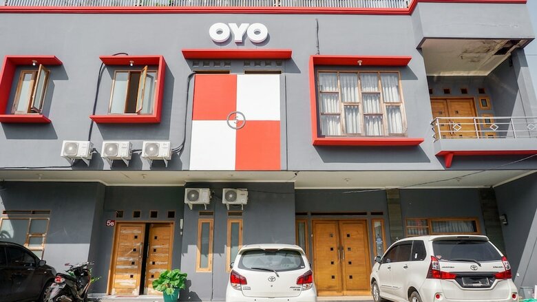 Hostal Oyo 1932 Srimahi Residence