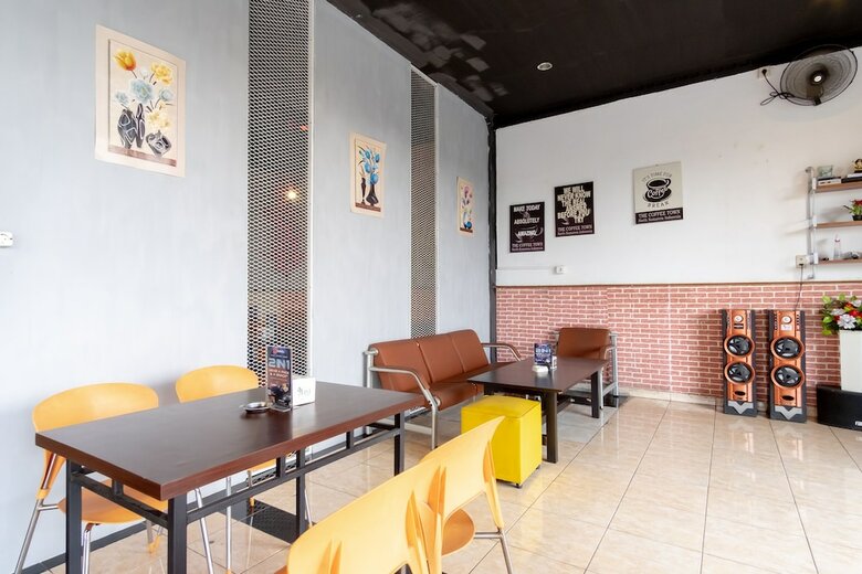 Hotel Oyo 1668 Yvel Homestay