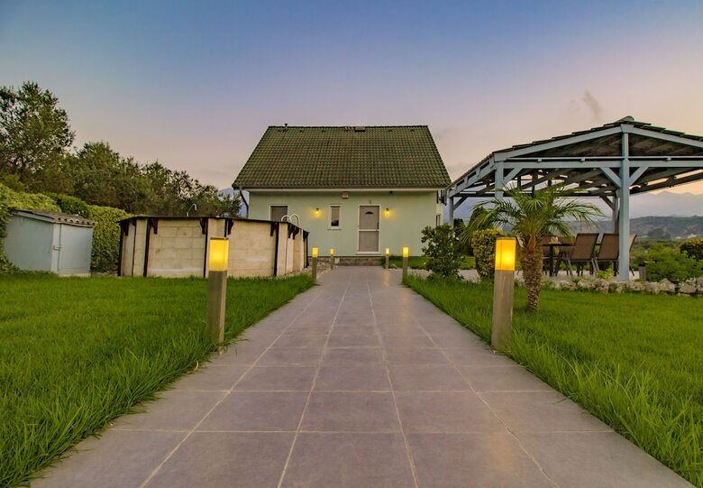 Villa Antzela With Private Pool And Gardens