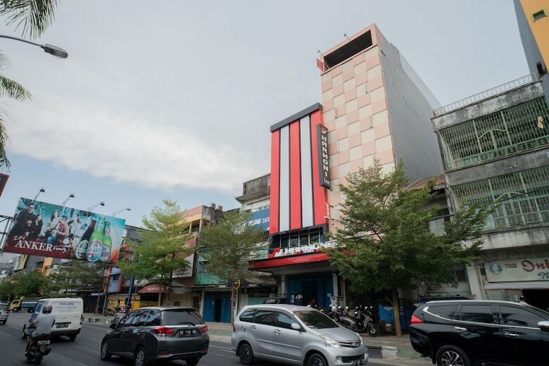Hotel Oyo 1702 Harmoni Inn Makassar