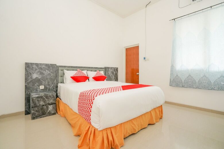 Hostal Oyo 1957 Riverside Residence