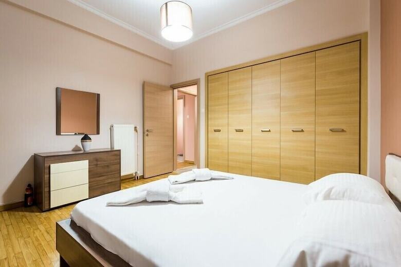 Hotel Bright Flat In Front Of Acropolis Metro