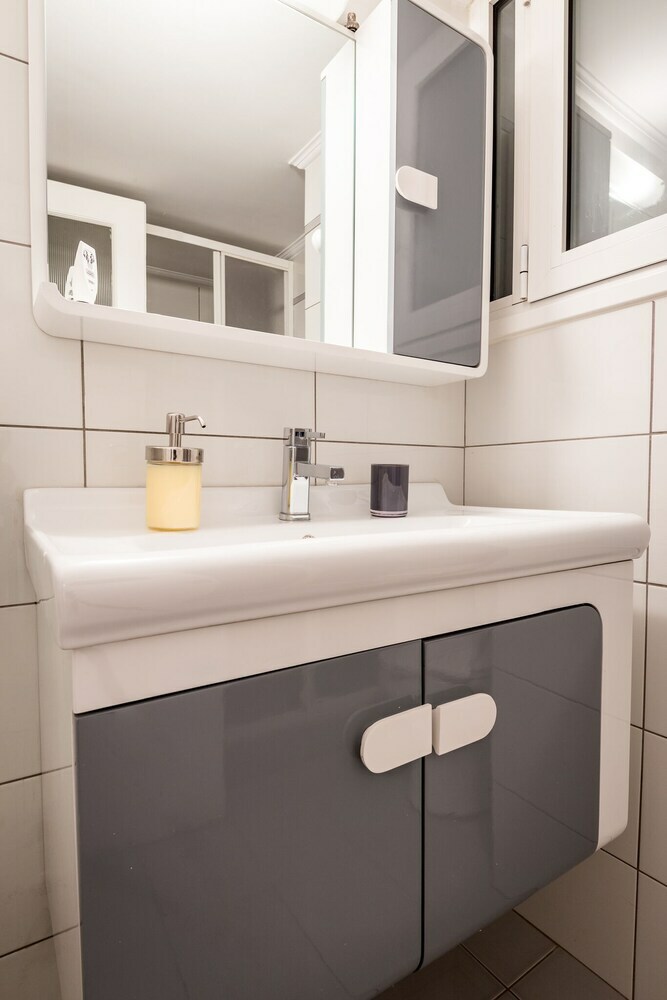 Homey Apartment For 4 People In Koukaki
