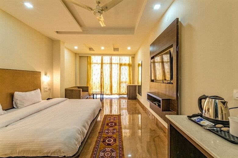 Hotel Dal Lake Resort