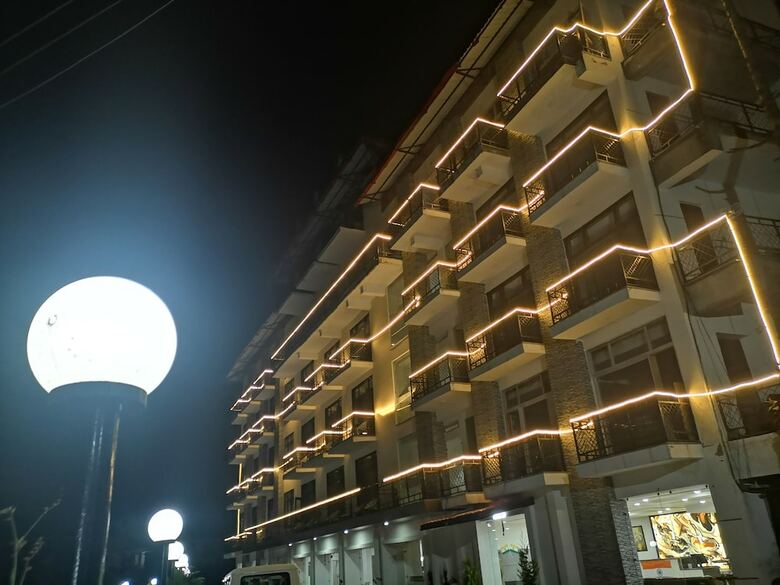 Hotel Dal Lake Resort