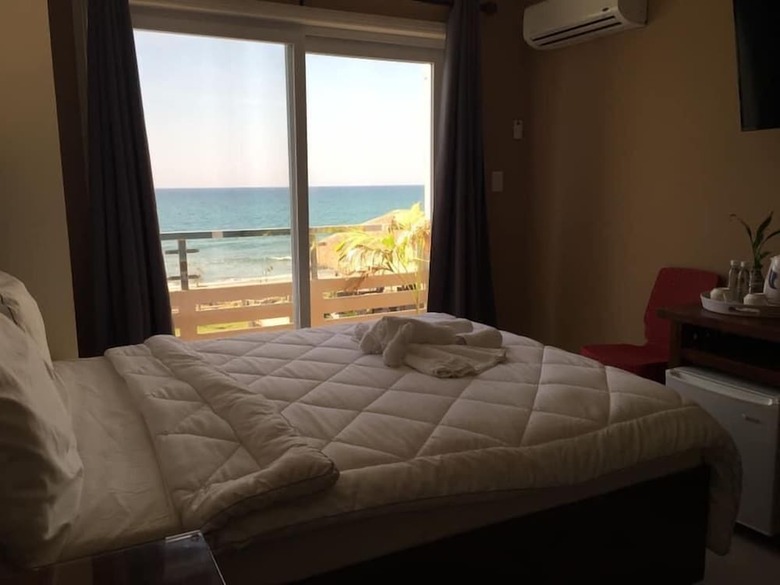 Em Royalle Hotel & Beach Resort