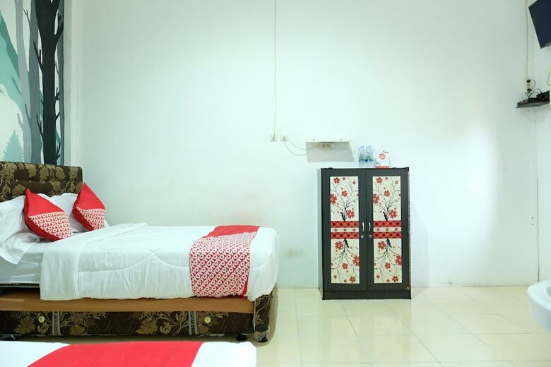 Hostal Oyo 1853 Guest House D'makmoer