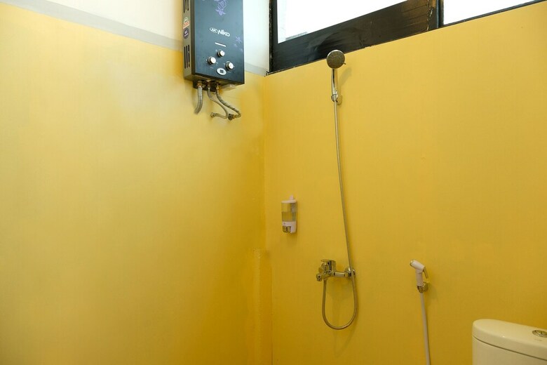 Hostal Oyo 1853 Guest House D'makmoer
