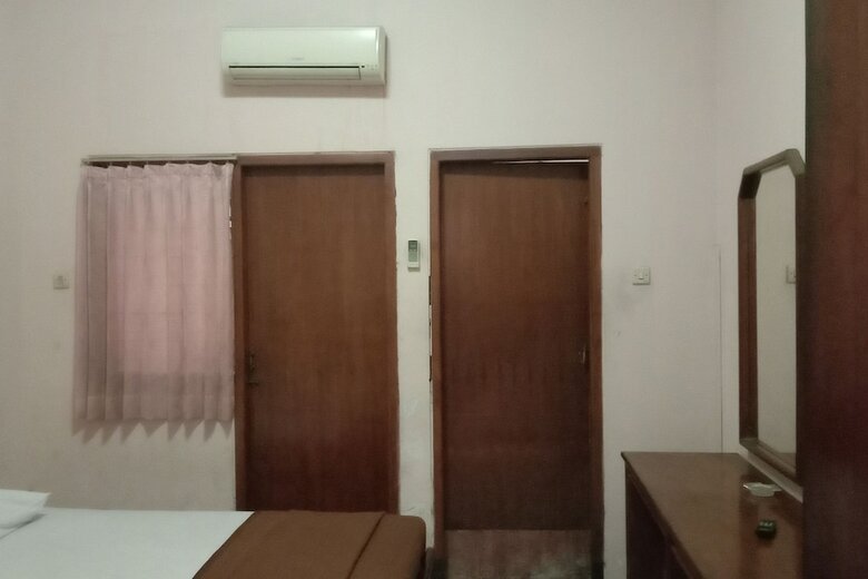 Hostal Oyo 1751 Hotel Trihadhi