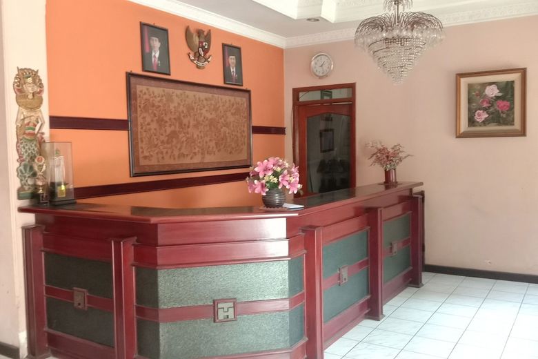 Hostal Oyo 1751 Hotel Trihadhi