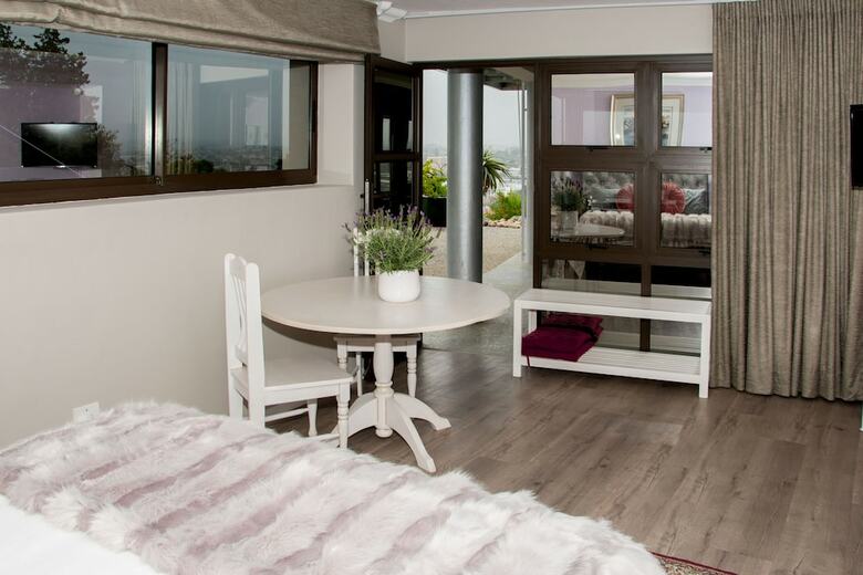 Hotel Beds At Paarl
