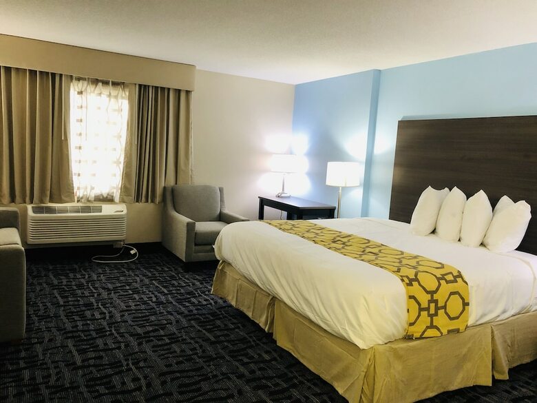 Hotel Baymont By Wyndham Joliet