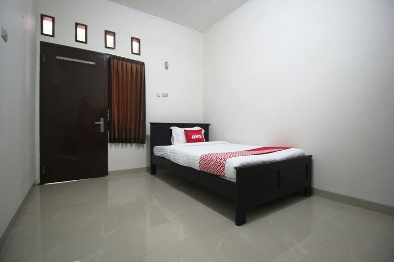 Hostal Oyo 1547 Wisma Ray Syariah