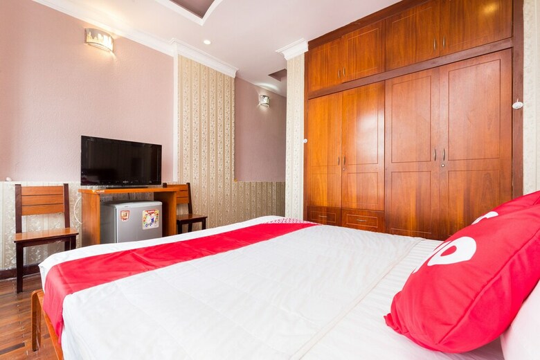 Oyo 560 Le Ngan Phung Hotel