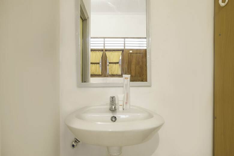 Hotel Oyo 2121 Pondok Nazwa