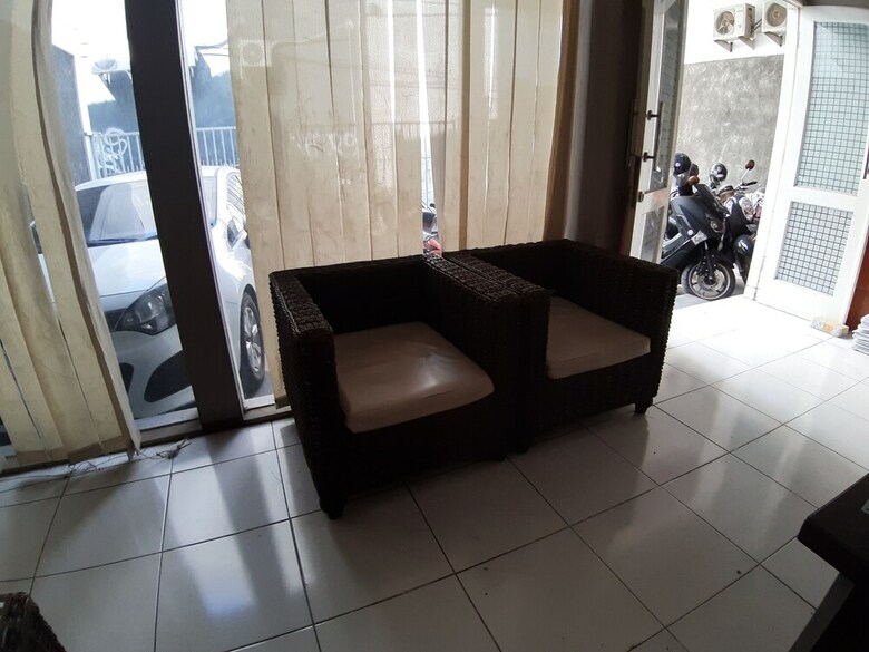 Hostal Oyo 1893 Omah Dharma - Adults Only