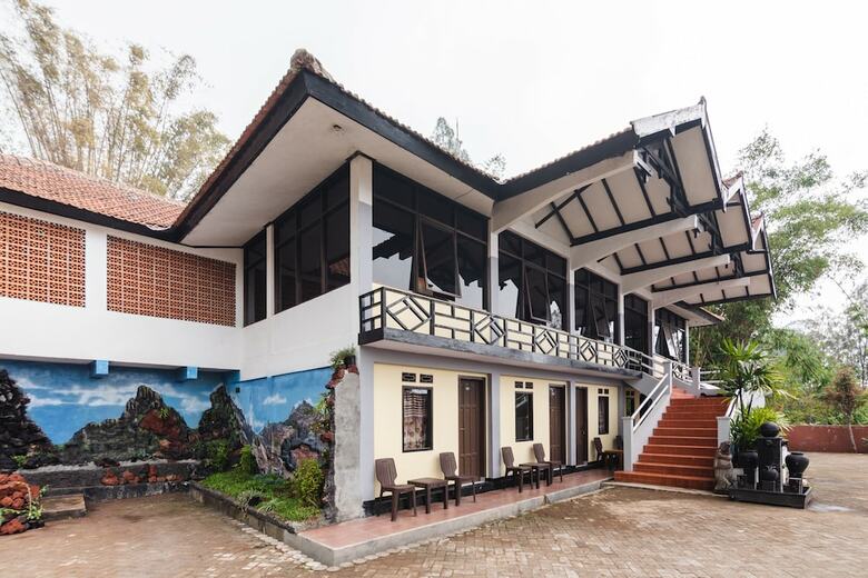 Hotel Oyo 1852 Intan Bromo Homestay