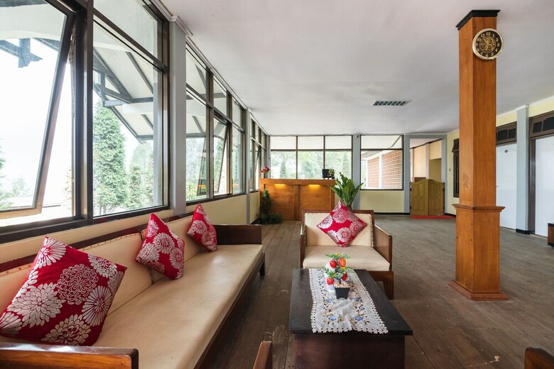 Hotel Oyo 1852 Intan Bromo Homestay