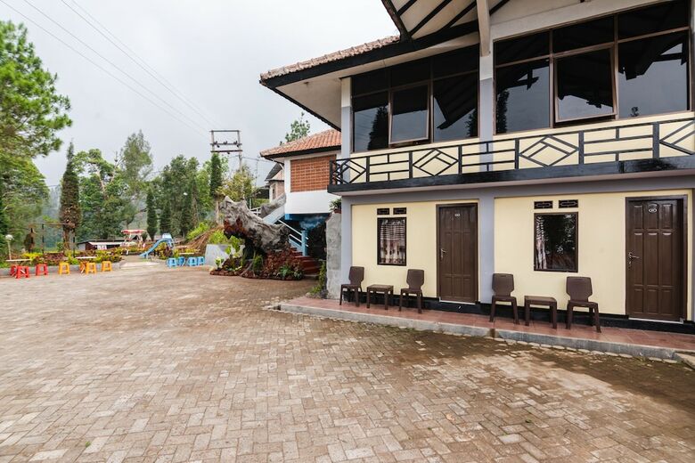Hotel Oyo 1852 Intan Bromo Homestay