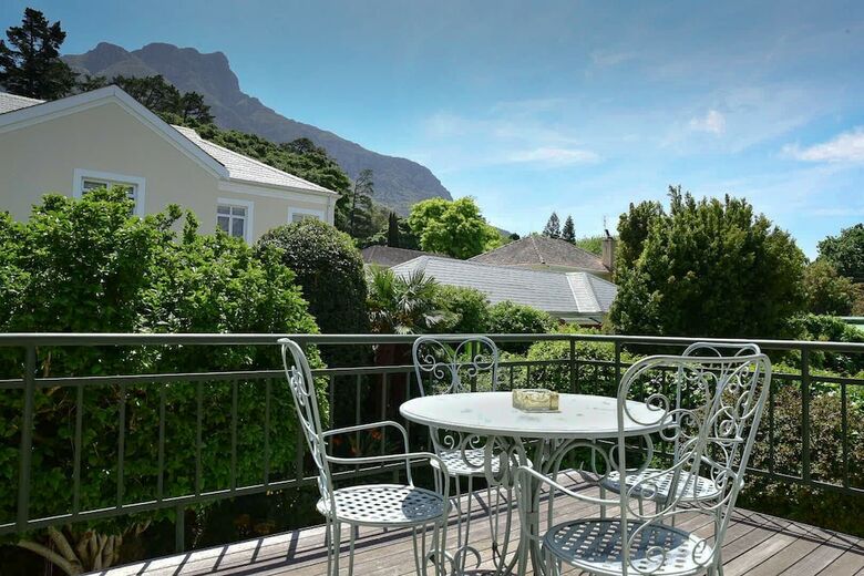 Hotel On Pinewood Guest House