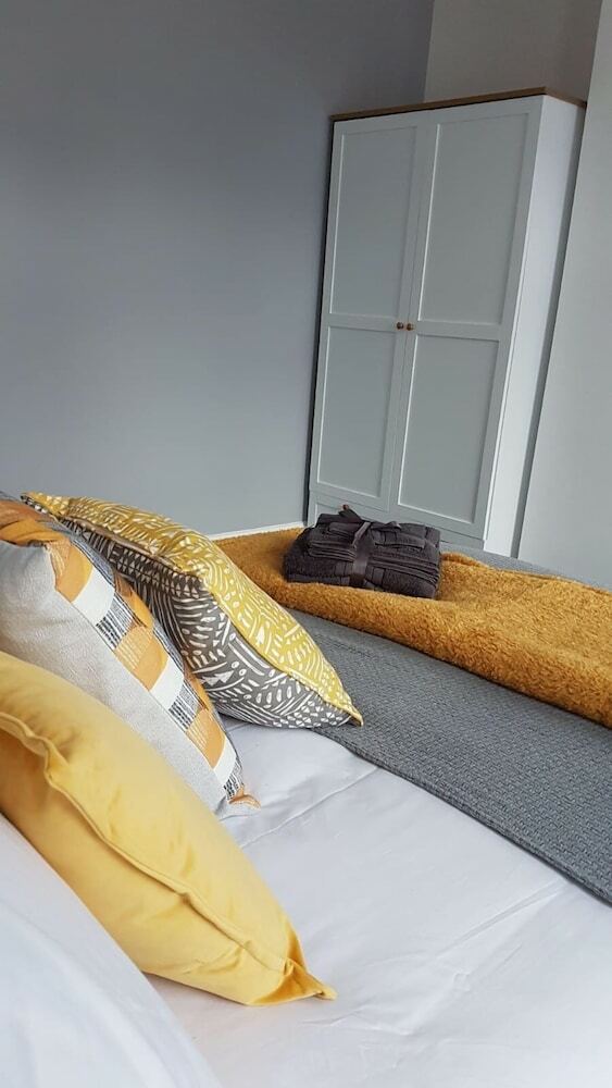 Bed & Breakfast Townhouse @ Birches Head Road Stoke