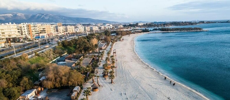 Spacious 3 Bedroom Apartment In Alimos
