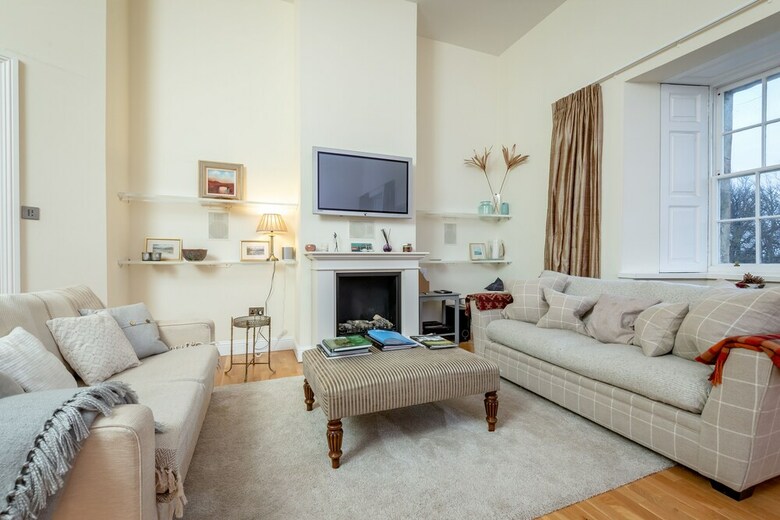 Majestic Apartment In Elie House