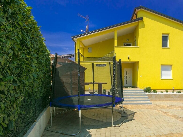 Lovely Apartment In Ka?tel With Swimming Pool