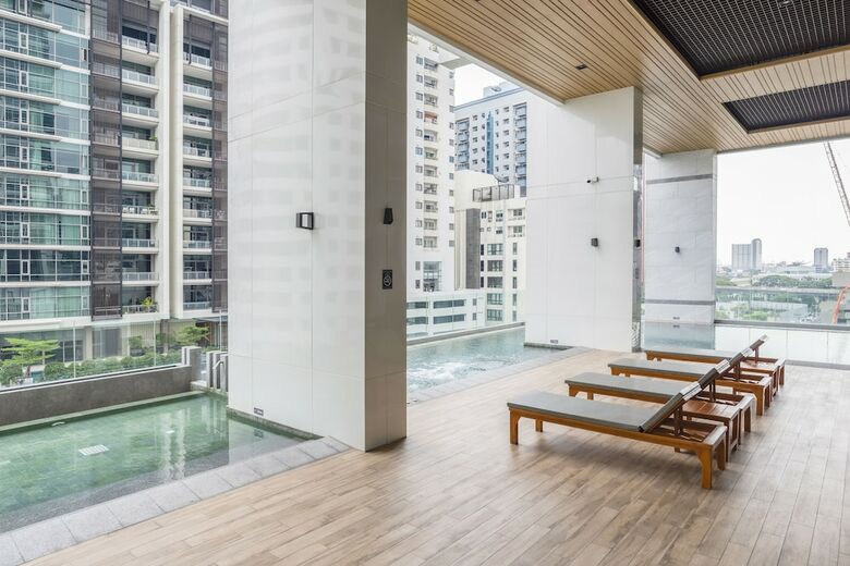 Hotel Posh Residence Thonglor By Favstay