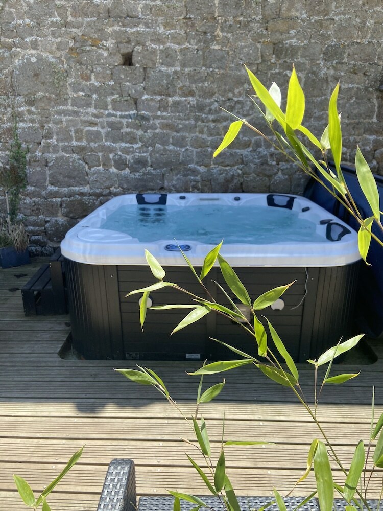 Bed & Breakfast Domaine Des Tours Vauquelin