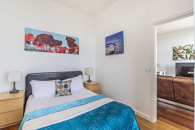 Splendid 3 Bedroom Apartment Kings Cross