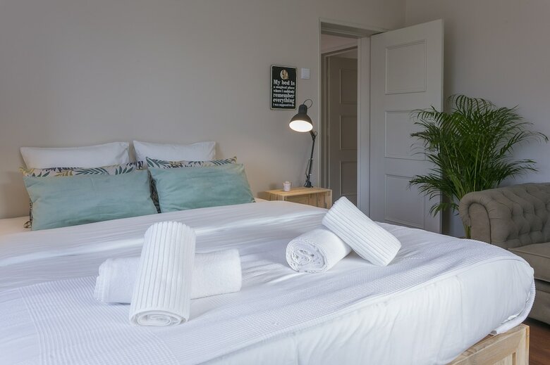 Hostal Circle Surfcamp - Porto Surf House Hostel