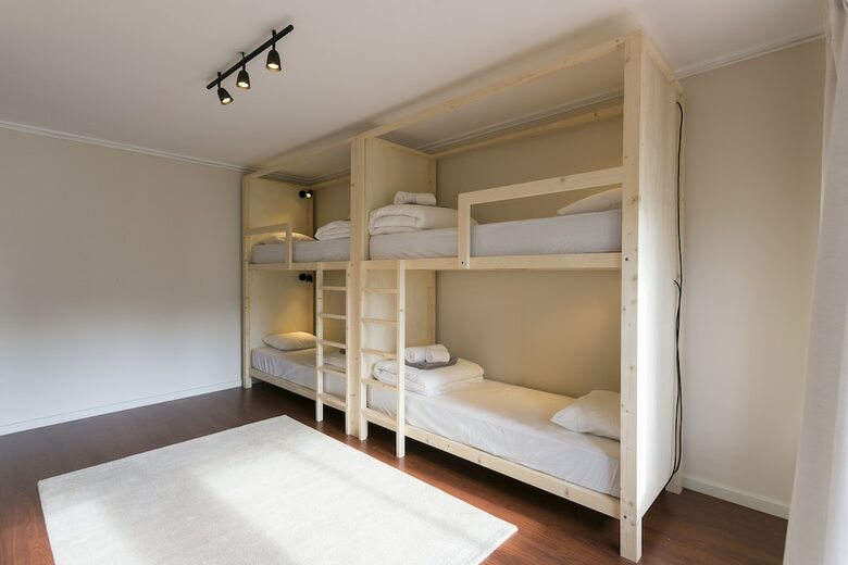 Hostal Circle Surfcamp - Porto Surf House Hostel