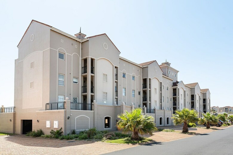 Century On Lake Luxury Apartments