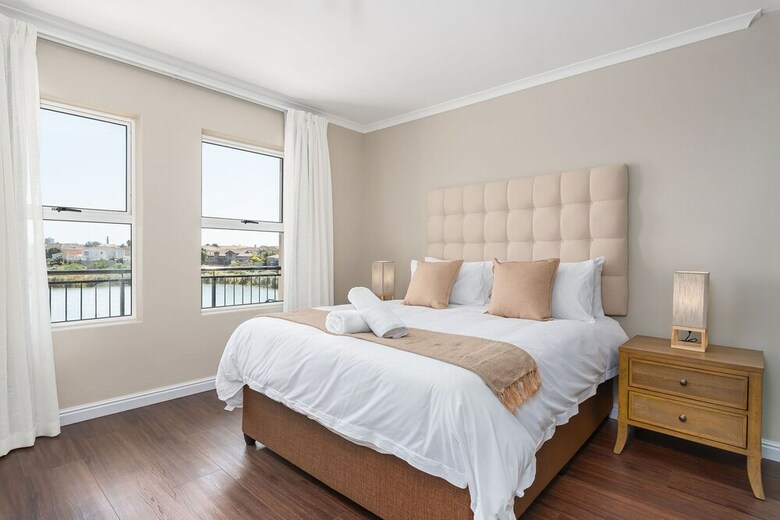 Century On Lake Luxury Apartments