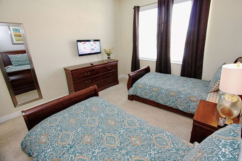 Luxury 5 Bedroom Pool Home In Paradise Palms Resort