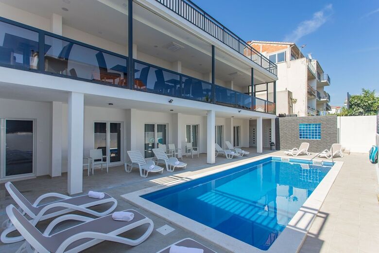 Apartamentos Rooms All Saints Bed & Breakfast