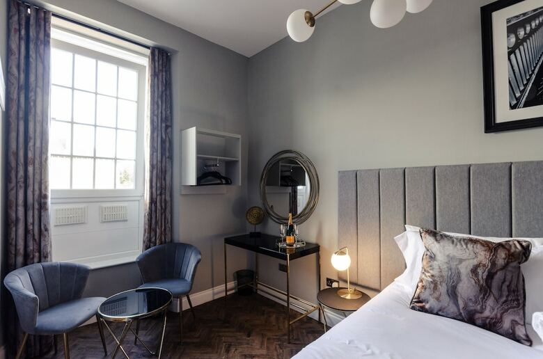Aparthotel Sweeney Apartments And Rooms