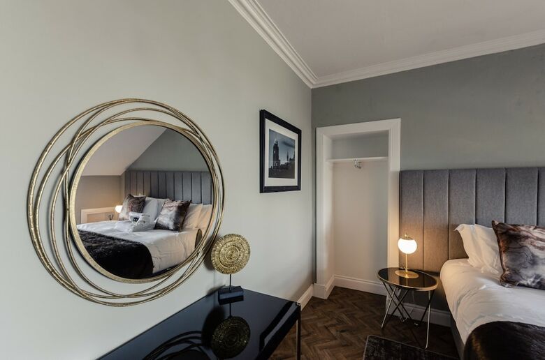Aparthotel Sweeney Apartments And Rooms