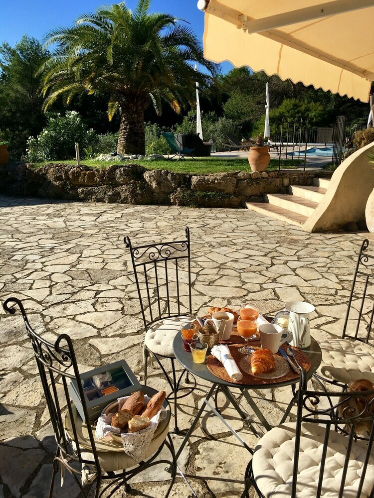 Hotel Le Mas Du Galoubet