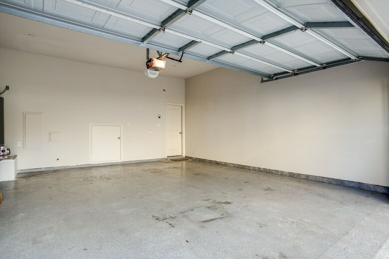 Beautifully Furnished Townhome At Shops