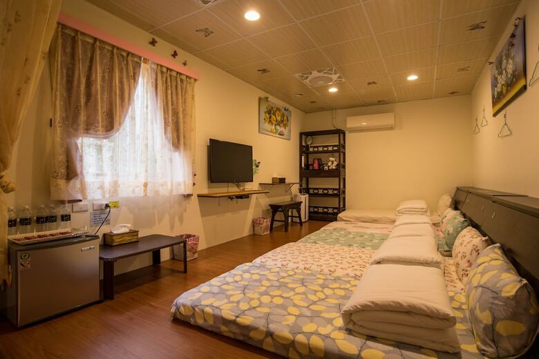 Hotel Qu Hi Home Stay