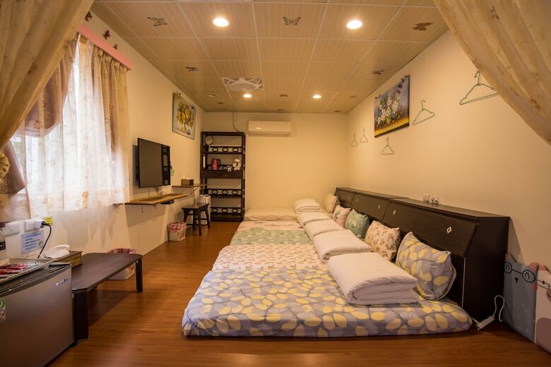 Hotel Qu Hi Home Stay