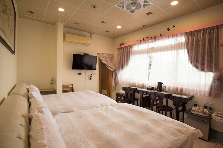 Hotel Qu Hi Home Stay